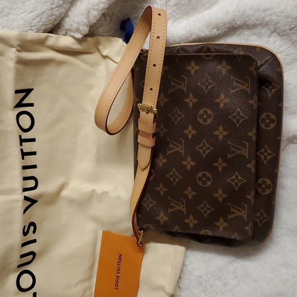 Lv Shoulder Bag - Picture 16 of 16